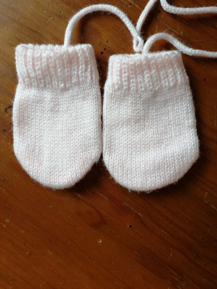 🌺Moufles en laine rose pâle naissance 🌺 - photo numéro 2
