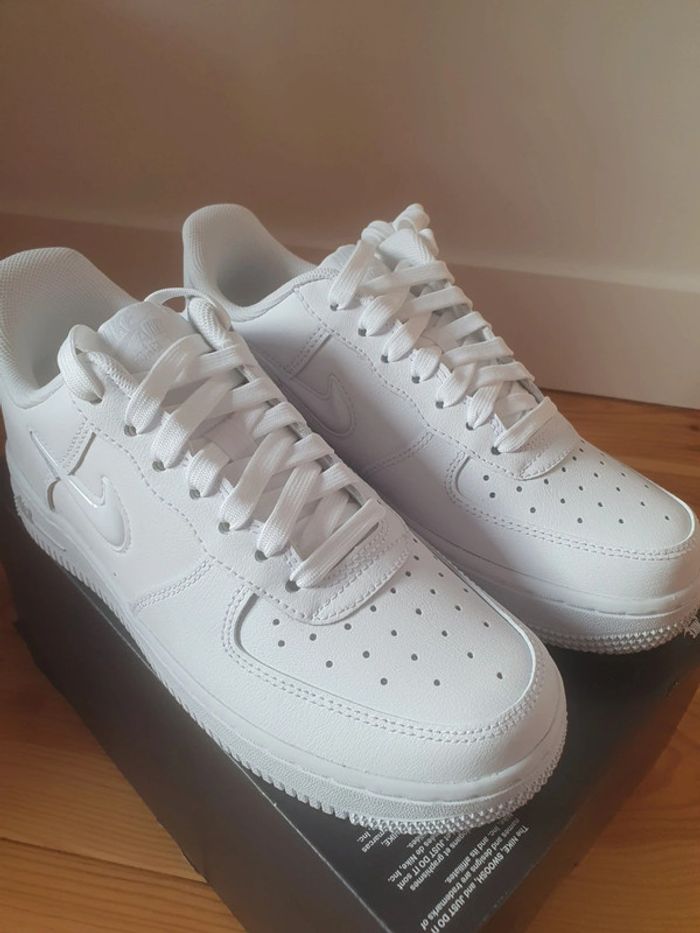 Nike Air Force 1 "full white"(36.5) - photo numéro 2