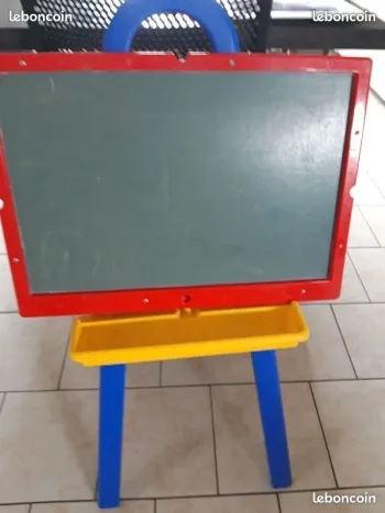 seconde main Tableau pour enfants debout. Smoby