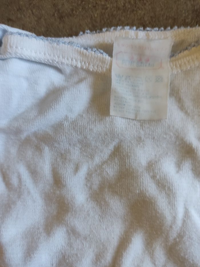 Lot 3 tee shirt manches courtes petit bateau 6 mois - photo numéro 3