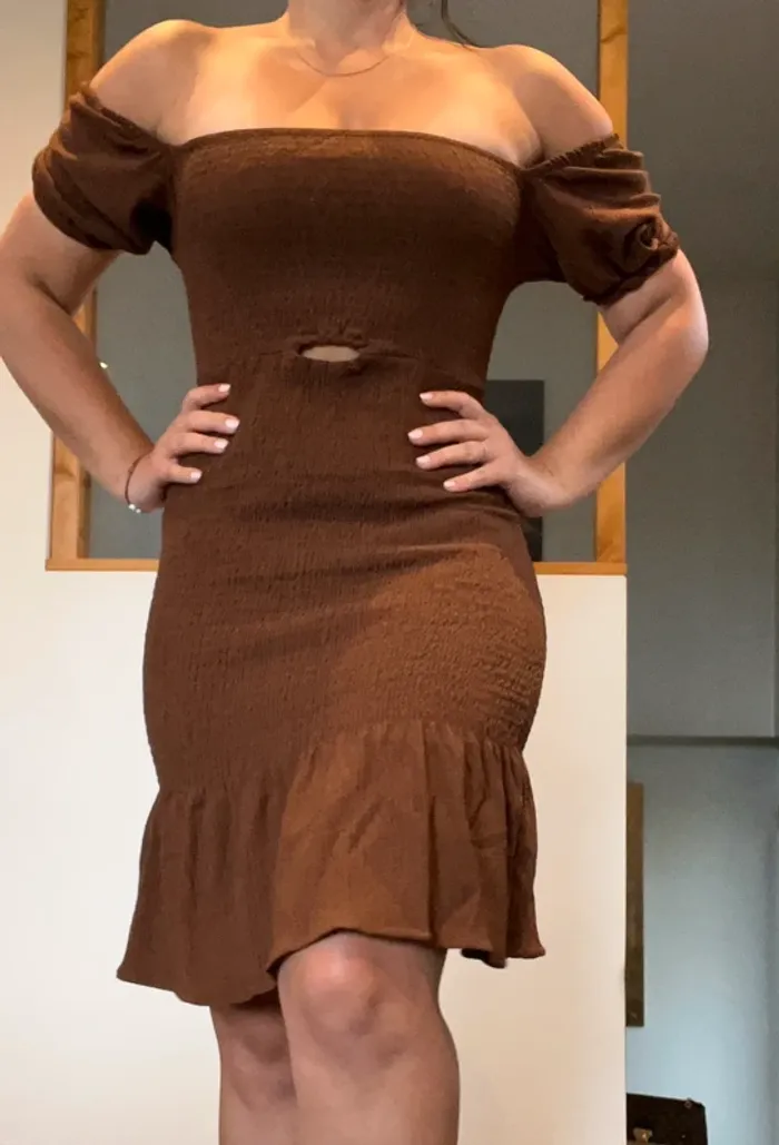 Robe marron épaules dénudées sexy