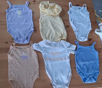 Lot de 7 bodys 12 mois