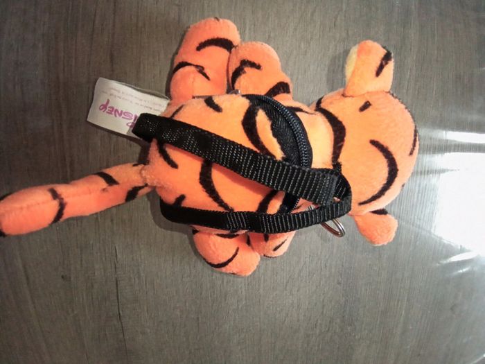 Tigrou avec sac à dos - photo numéro 3