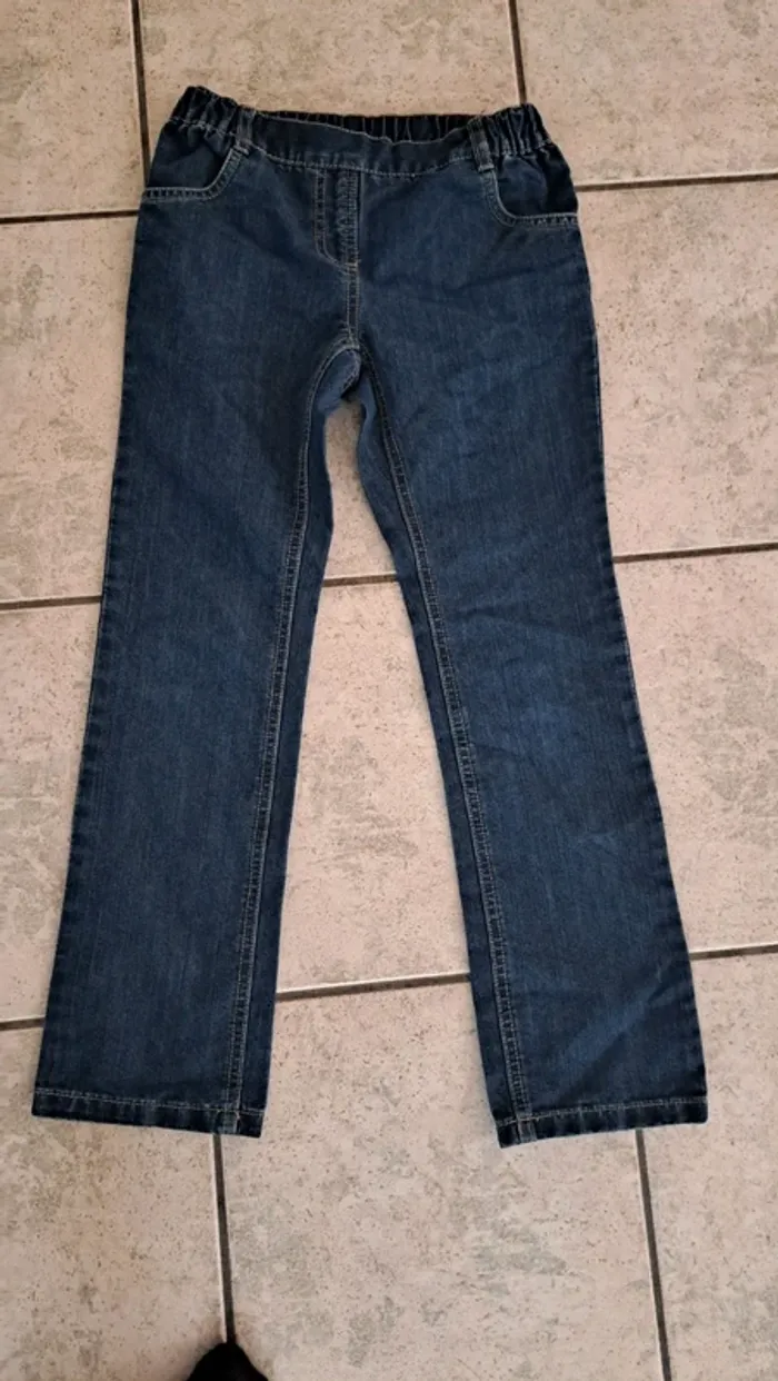 Jeans bleu, 9 ans