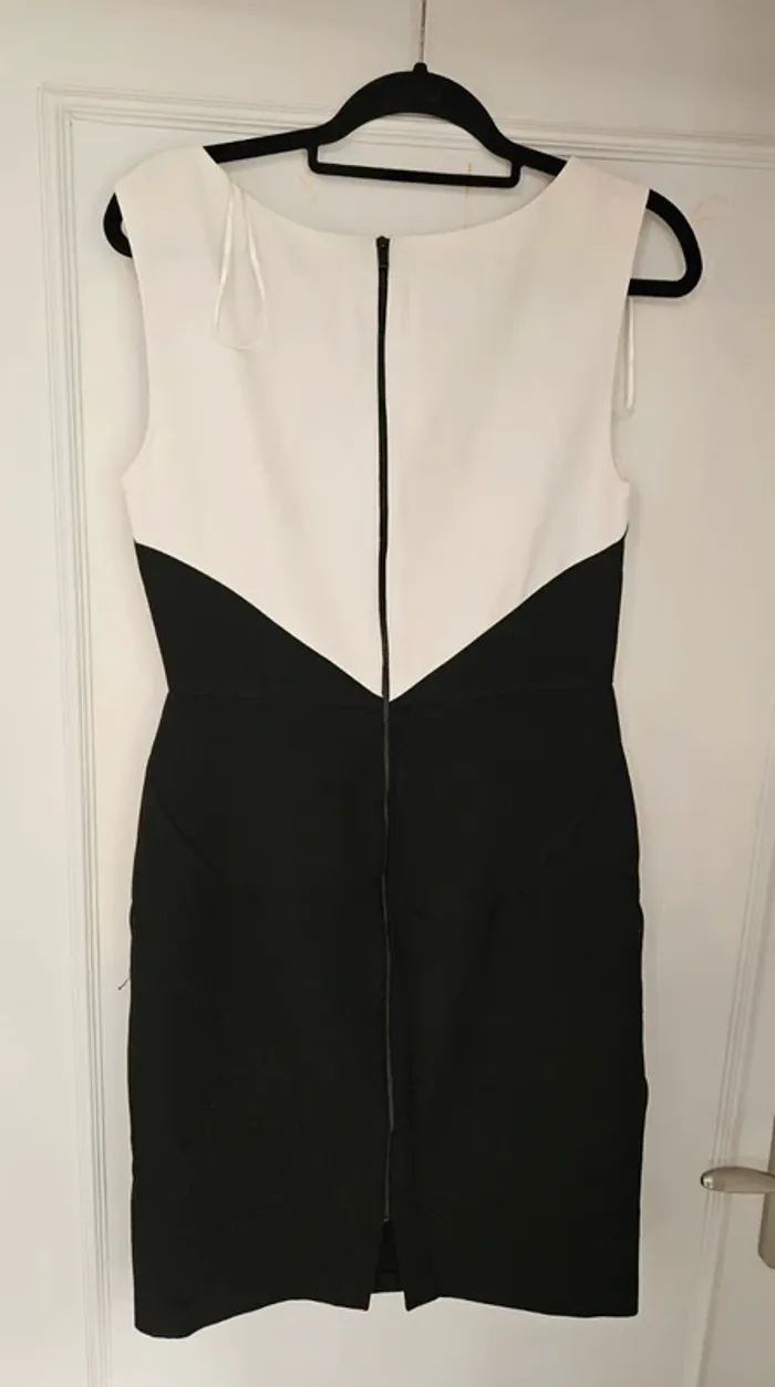 Robe noire et blanche - photo numéro 2