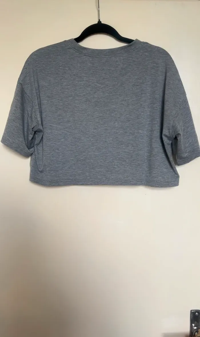 T-shirt gris T36 - Neuf 🩶 - photo numéro 4