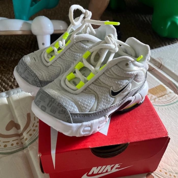 Basket Nike taille 21 neuve - photo numéro 5