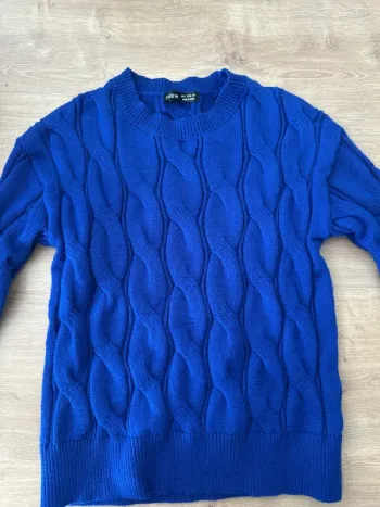 Pull bleu