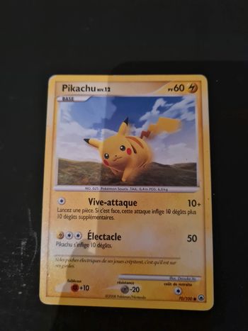 Carte pokémon pikachu 70/100