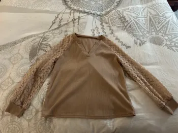 Pull fin manches en dentelle couleur beige