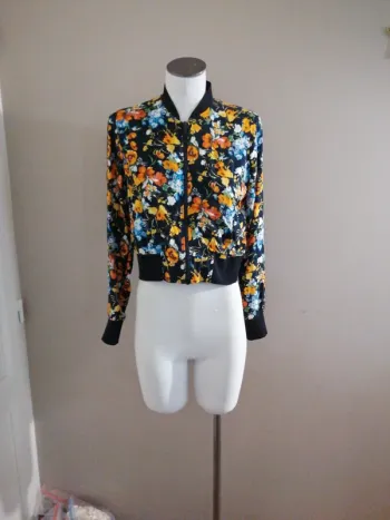 Veste courte fleurie cache cache taille 34