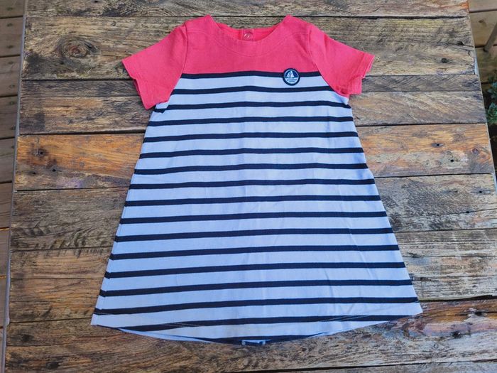 Superbe robe marinière Petit Bateau 🚢, blanche rayée marine, touche rose, 2 ans=24 mois