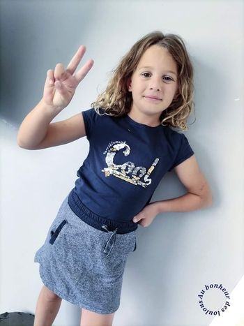 8 ans ensemble été Teeshirt tape a l oeil et jupe Gémo