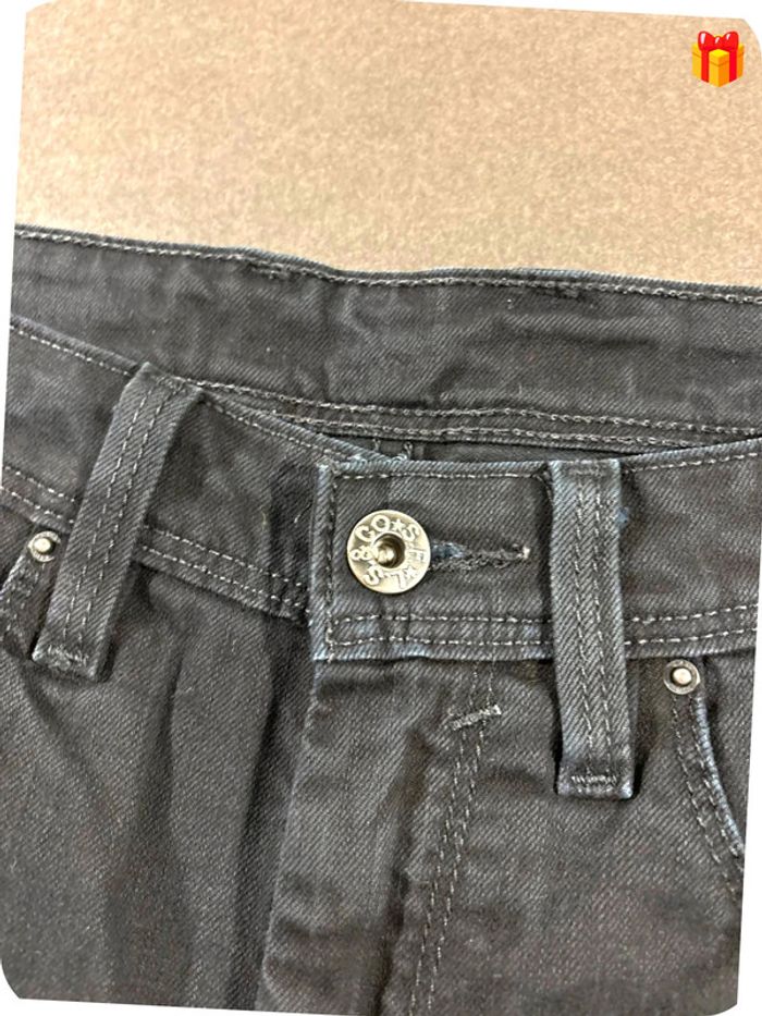 Jean Noir Levi’s taille 32 femme - photo numéro 4
