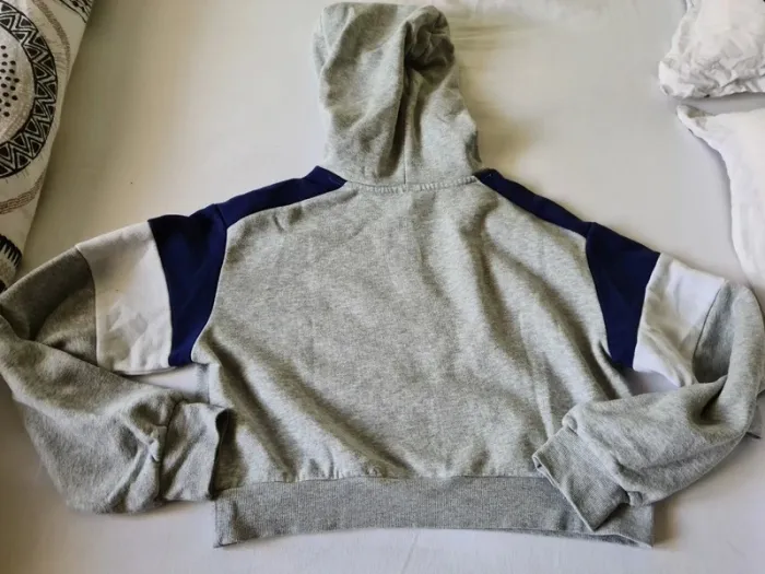 Pull a capuche - photo numéro 2