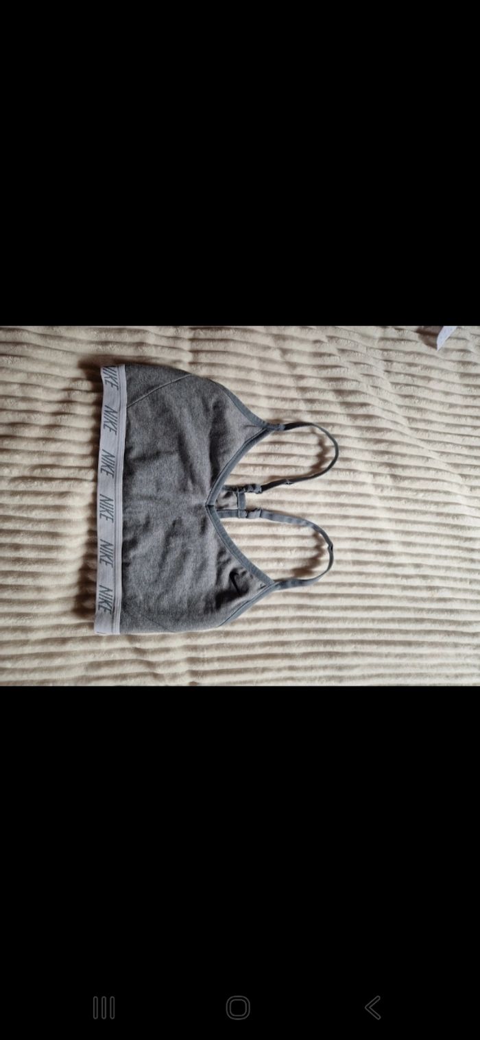 Brassiere nike