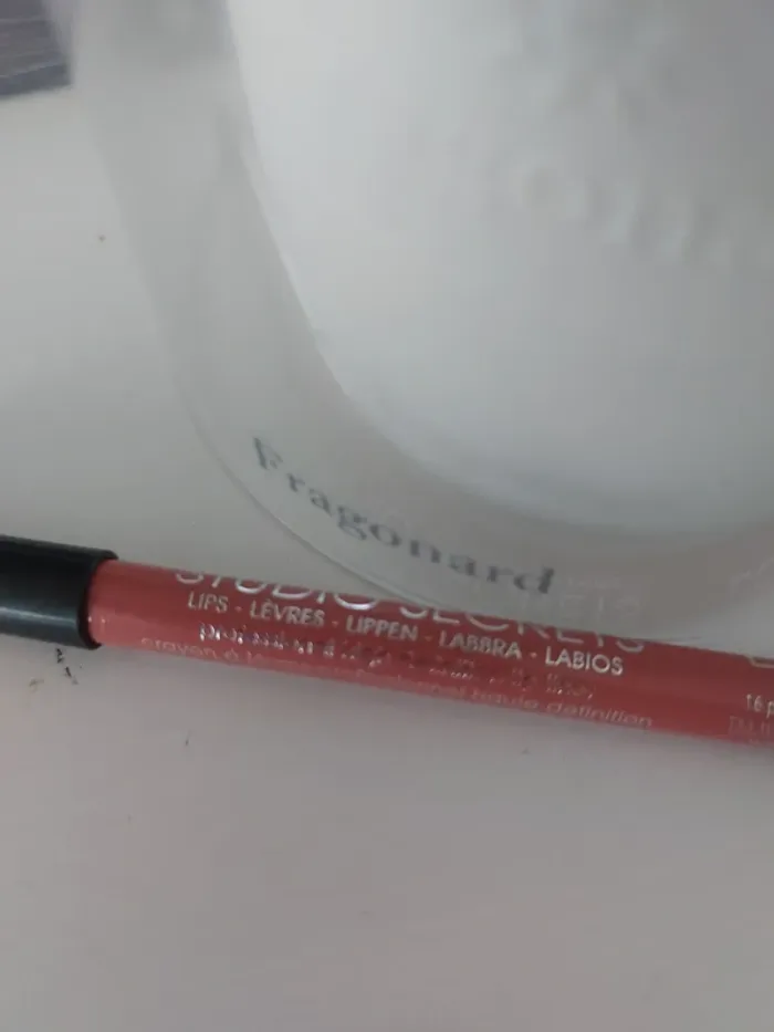 Crayon lèvres L'Oréal couleur corail - photo numéro 2
