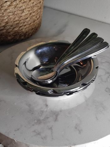 Coupelles en inox et cuillères