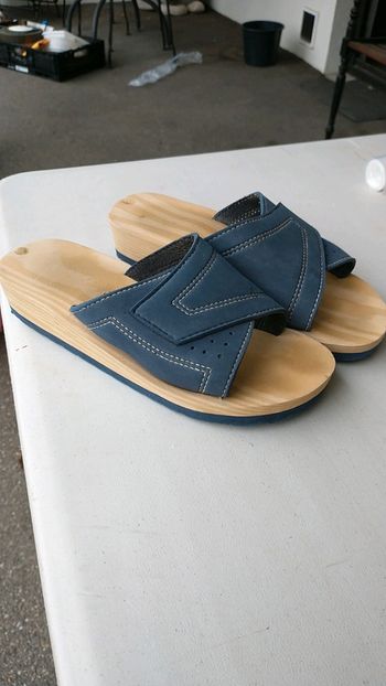 Paire de sandales imitation bois taille 36