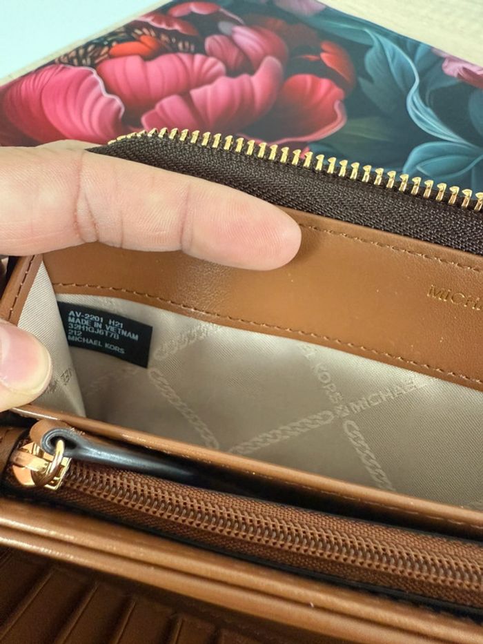 Grand portefeuille Michael Kors collection Jet Set marron/rouge/fushia/doré - photo numéro 7