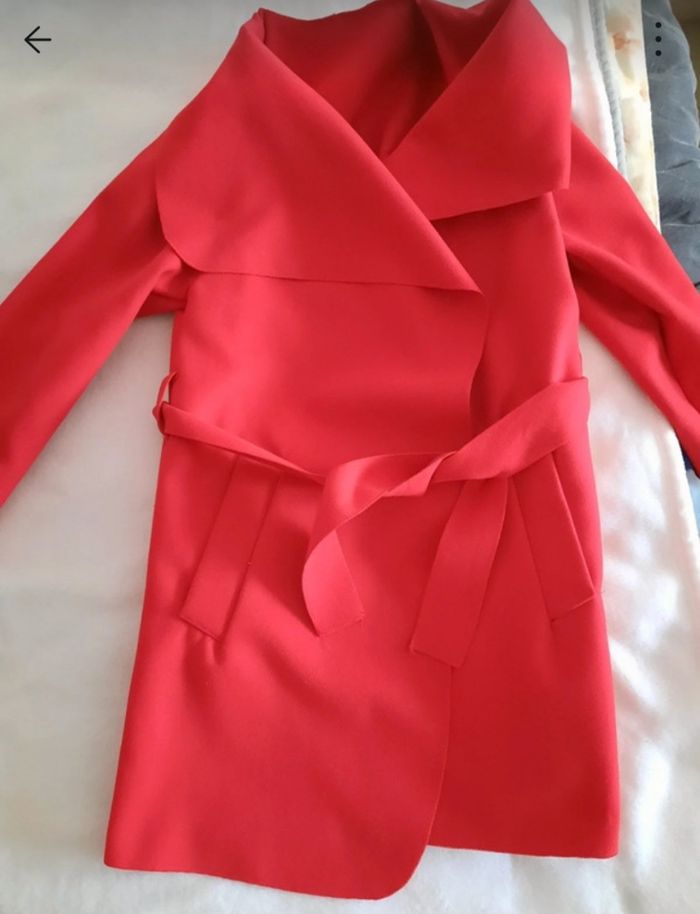 Veste rouge matière feutrine