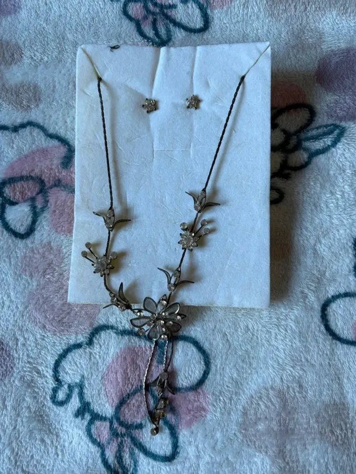 Ensemble collier boucles d’oreilles