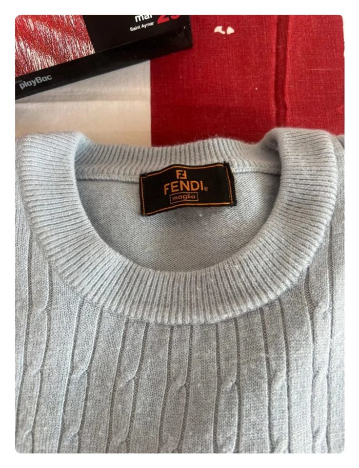Pull Fendi vintage’80 taille S/M prix négociable - photo numéro 2