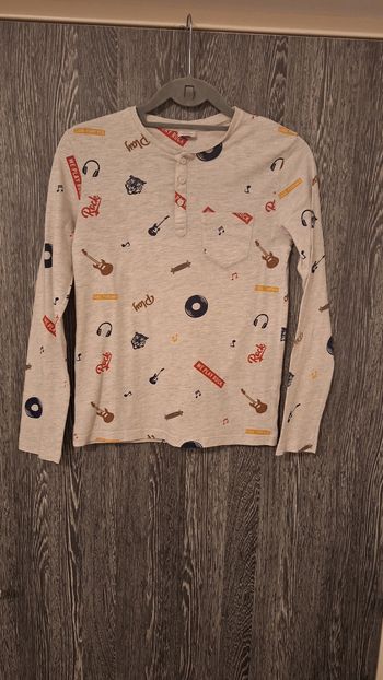 Tee-shirt manches longues beige imprimé motifs musique