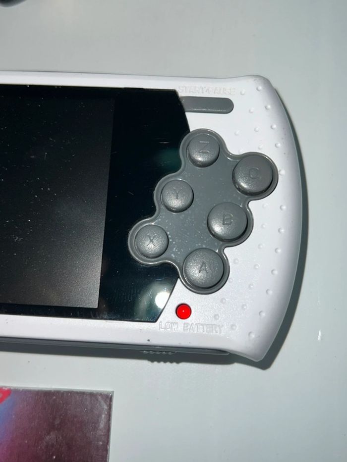 Sega Mega Drive Ultimate Portable Game Player Loose Version PAL Blanche - photo numéro 4