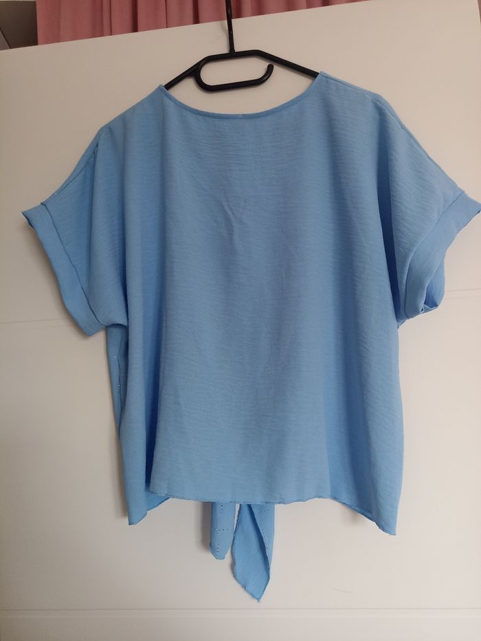 Blouse bleu ciel à strass - photo numéro 2