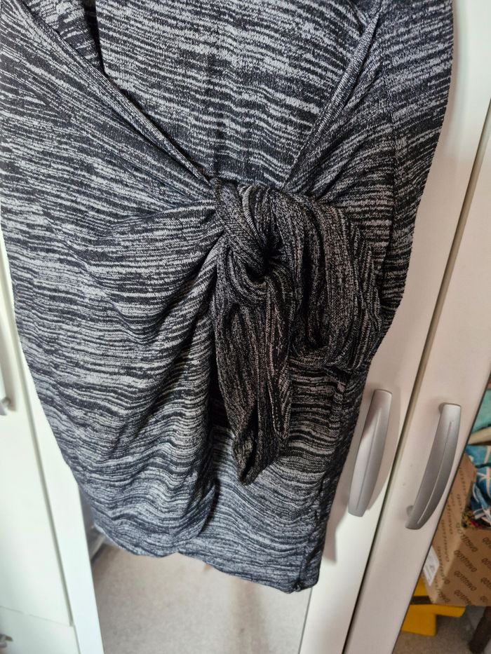 Superbe robe moulante, effet drapé a nouer original - photo numéro 3