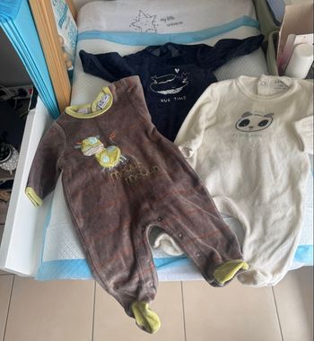 Lot de 3 pyjamas taille 1 mois seconde main 