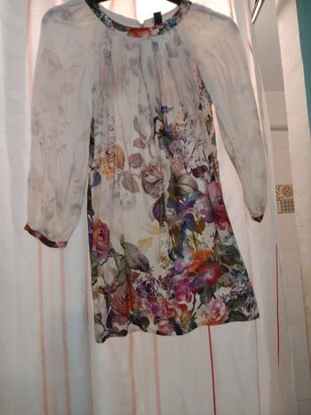 Robe fluide est légère fleurie zara 9 10 ans