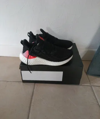 Baskets running Adidas alphaboost
