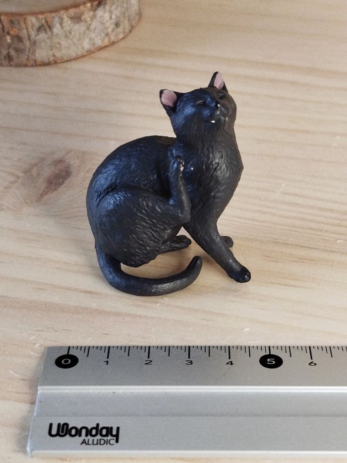 Figurine chat noir qui se gratte Animal domestique - photo numéro 4