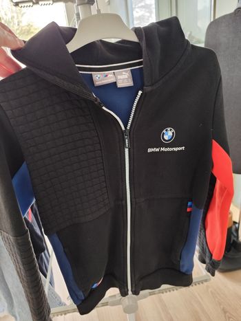 Veste, gilet zippé BMW /  Puma
Taille 12 ans