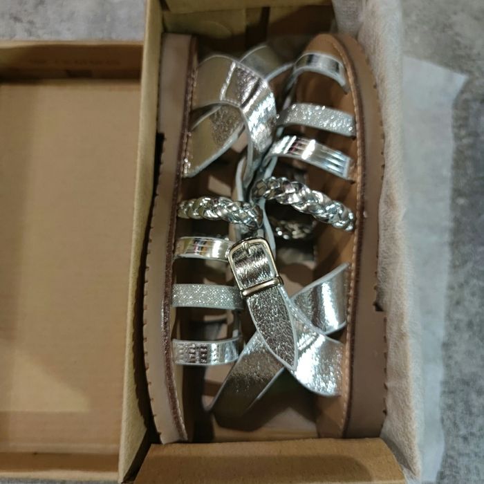 Sandales neuves T.35 - photo numéro 5