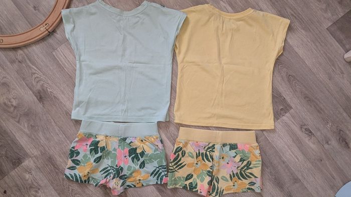 Lot pyjama identiques similaires fille jumelles 4 ans - photo numéro 4