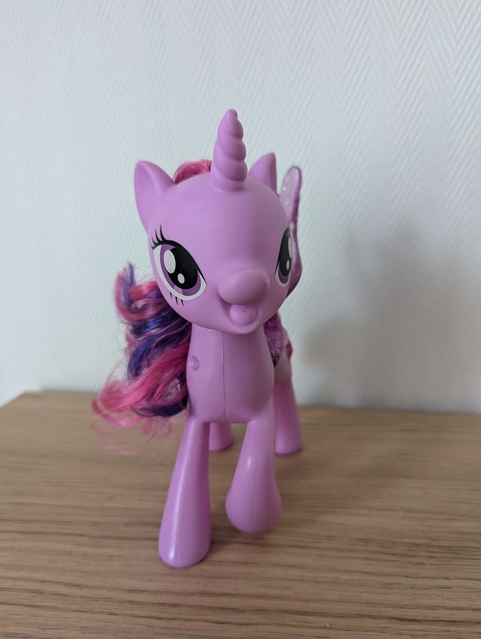 My little Pony princesse Twilight sparkle qui parle et qui chante - photo numéro 5
