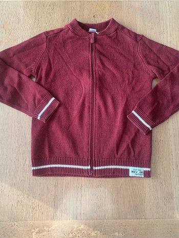 Gilet rouge Z taille 8 ans