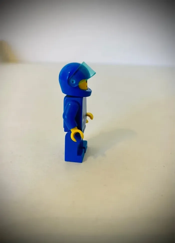 Minifigurine LEGO Town ZIP004 - Bleu Jacket With Zipper - Vintage - Bon état - photo numéro 5