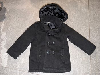 Manteau noir à capuche fille 4 ans comme NEUF