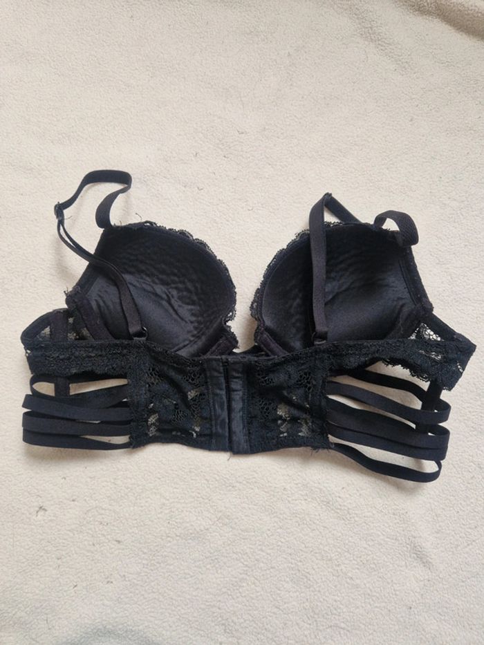 Jolie soutien-gorge noir en dentelle undiz taille 85A - photo numéro 5