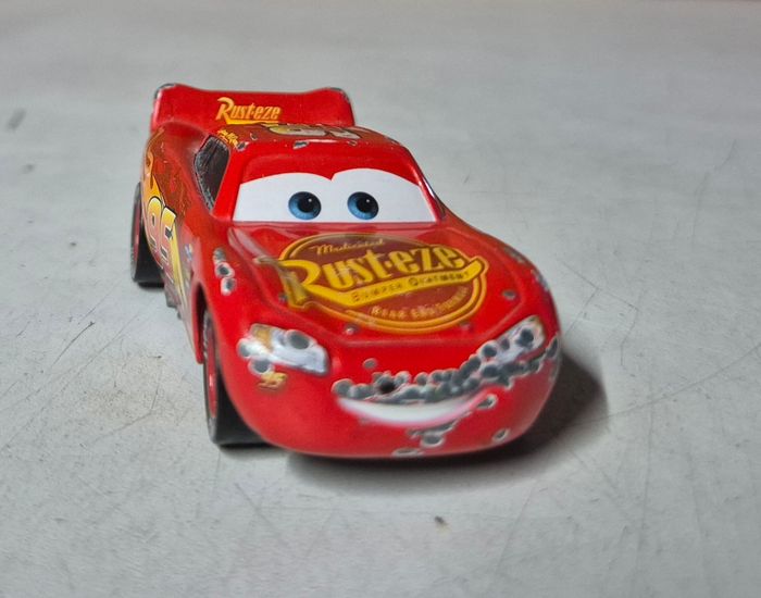 Flash McQueen miniature mattel Disney pixar - photo numéro 2
