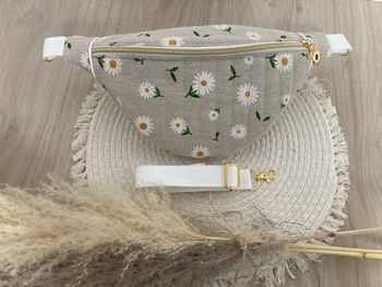 Sacoche banane couleur lin marguerite