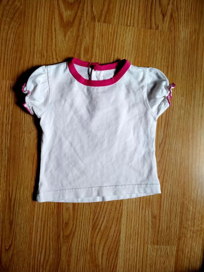 T-shirt blanc froufrous roses. bébé 18 mois