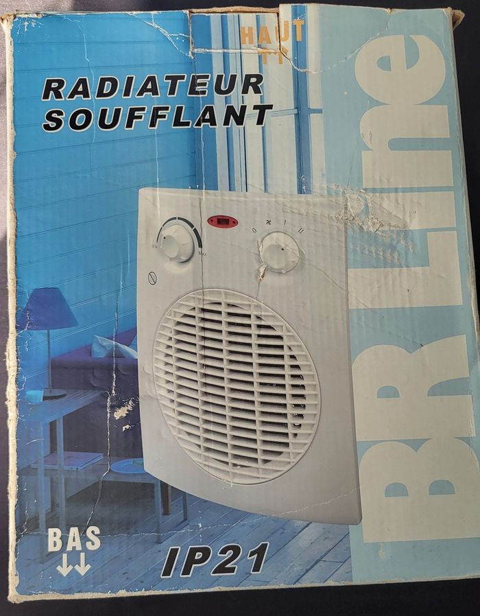 Chauffage- Radiateur ou ventilateur d'appoint attention bien lire l'annonce svp, 
✋️il fonctionne parfaitement par contre prévoir un nettoyage de l'interieur.💪
Prix : 10 euros
Envoi possible ou remise en main propre à Rueil-Malmaison (place