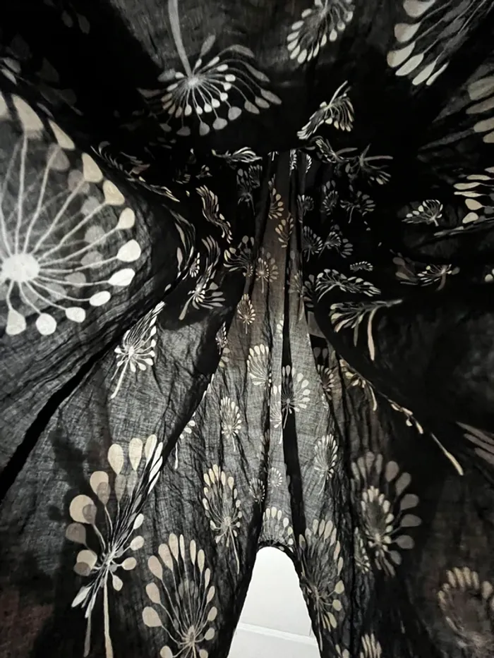 Blouse  longue bohème Europann en voile de coton, noire avec motif fleuri -taille 42 - photo numéro 6