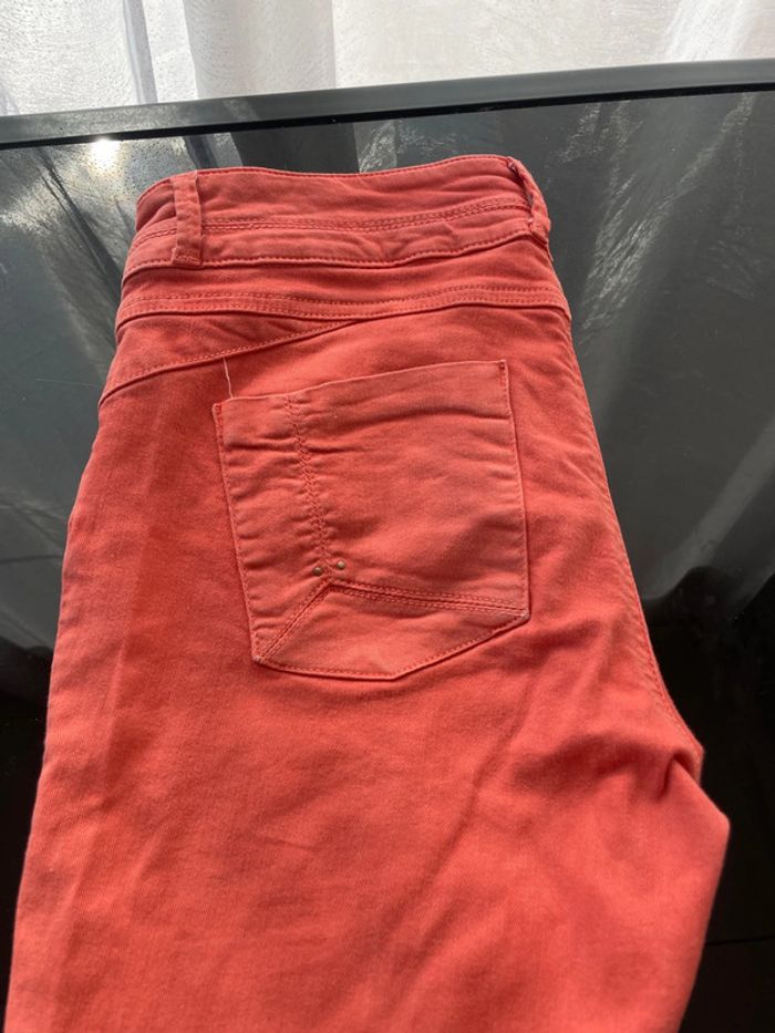 Joli pantalon rouge en taille 40 - photo numéro 3