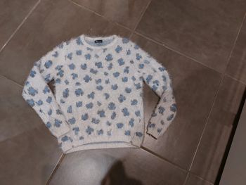 Joli pull blanc et paillettes